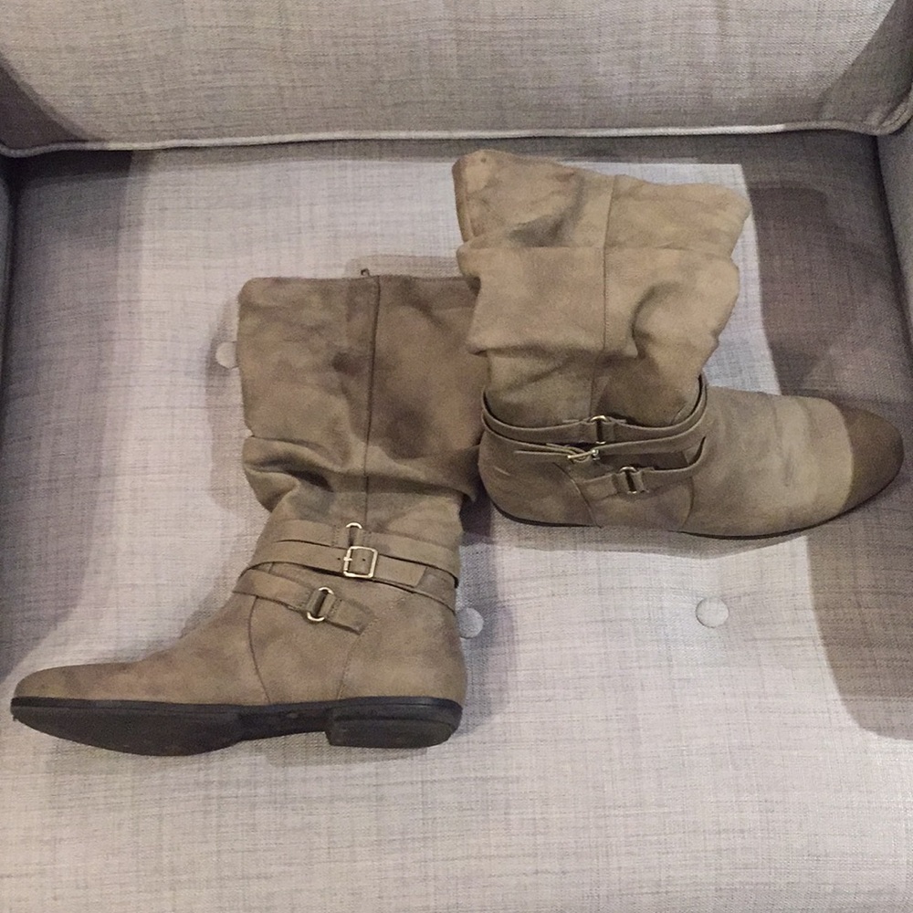 Beige boots